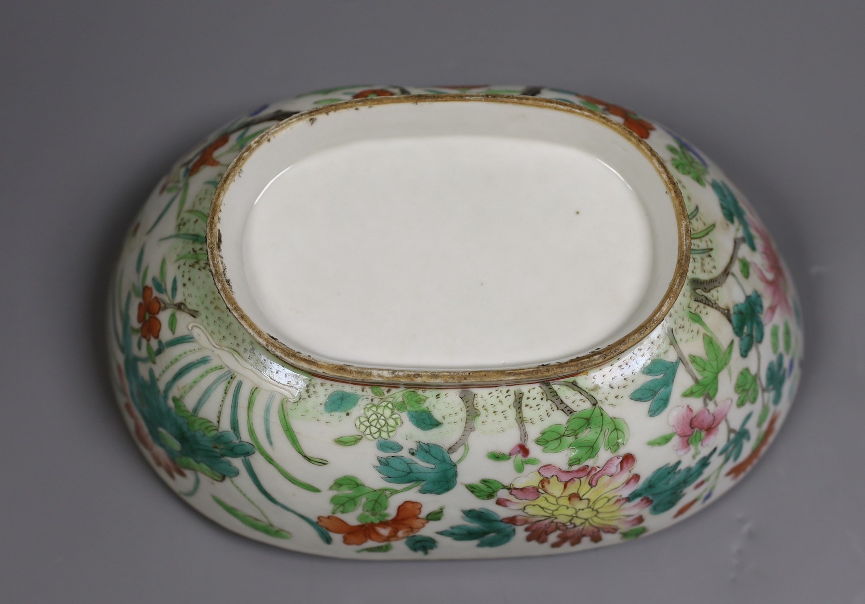 A 19th century Chinese famille rose ‘goldfish’ oval dish, 26.5 cms wide